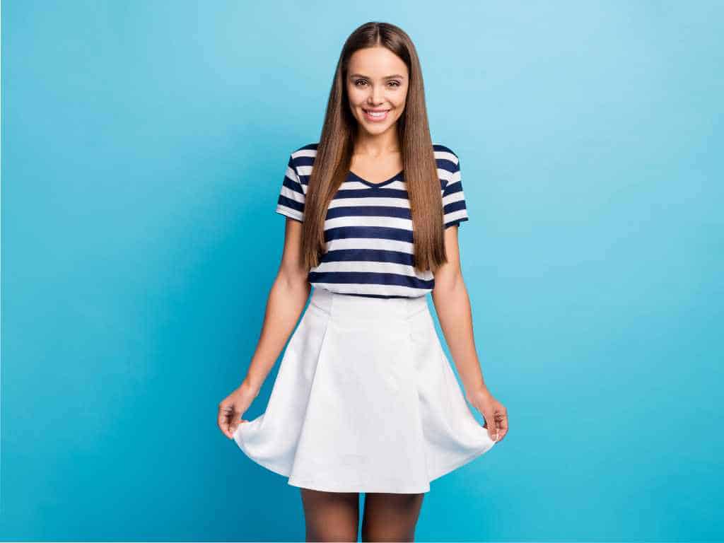 white mini skirt outfit