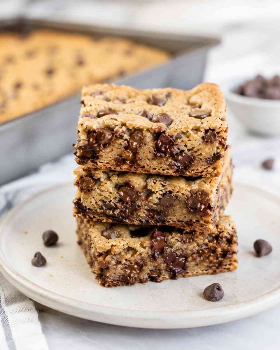 Chocolate Chip Cookie Bars From Cake Mix (Easy 5-Ingredient Dessert) 8 Chocolate Chip Cookies